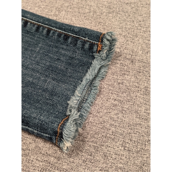 Medium blue straight jeans w/ frayed hem, size 25 - Picture 4 of 4